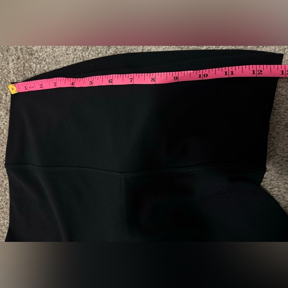 Lululemon Align High-Rise 21” Black, Size 8 - Picture 4 of 6